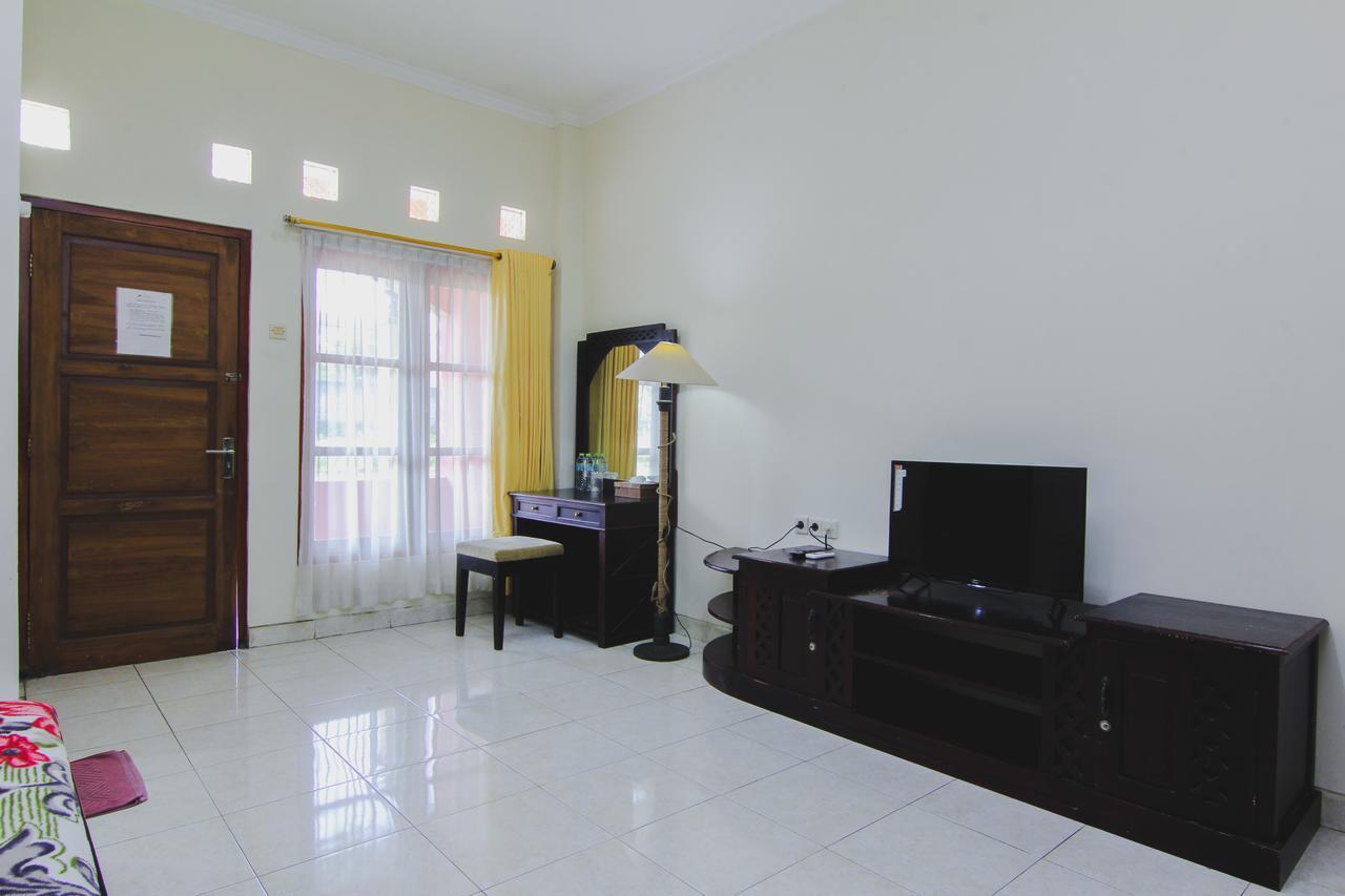 Hotel Bandara Asri Kalasan Экстерьер фото